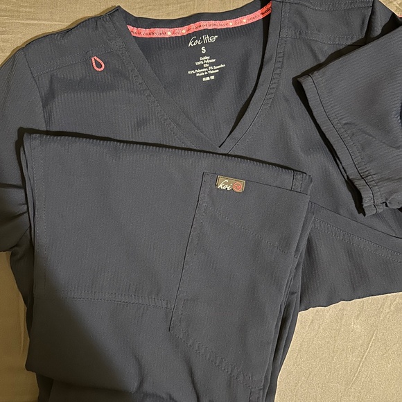 KOI Navy Scrub Set - NEW - Picture 1 of 5